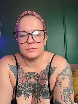 Snapshot of quinnmariexo chatting on 06-19-26, 03:40 quinnmariexo online show from 06-19-26, 03:40