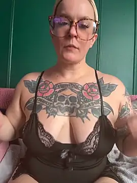 quinnmariexo online show from 04-21-26, 06:25