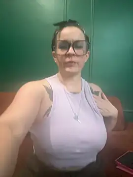 Snapshot of quinnmariexo chatting on 10-19-25, 10:01 quinnmariexo online show from 10-19-25, 10:01