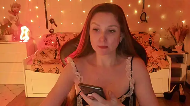 desperatehousewife   online show from 12-13-25, 08:04