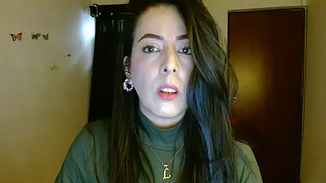 Snapshot of ella_peck chatting on 06-16-26, 07:47 ella peck online show from 06-16-26, 07:47