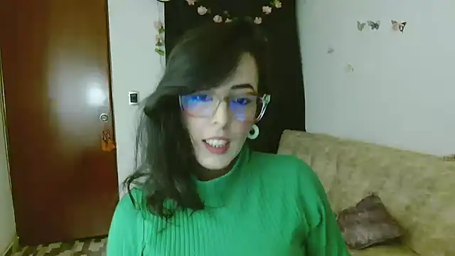 Snapshot of ella_peck chatting on 04-05-26, 02:40 ella peck online show from 04-05-26, 02:40