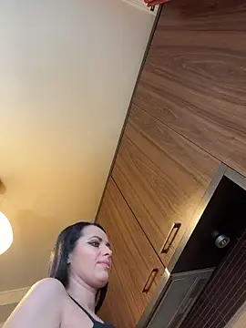 Hotmomcheckk  online show from 04-02-26, 09:05