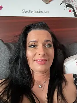 Hotmomcheckk  online show from 01-19-26, 11:47