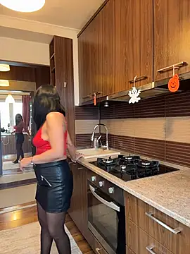 Hotmomcheckk  online show from 11-14-25, 10:41