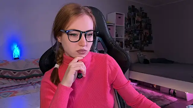 LinaWitch online show from 10-16-25, 11:18