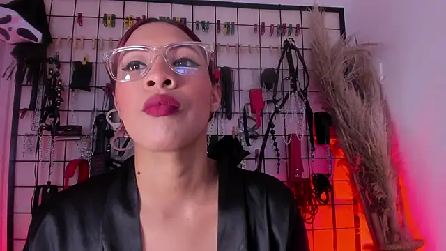 charrlotte quinn online show from 12-17-25, 03:50