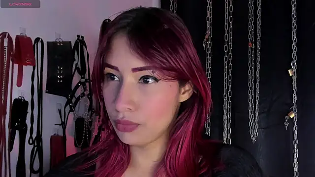 Snapshot of charrlotte_quinn chatting on 06-02-26, 01:00 charrlotte quinn online show from 06-02-26, 01:00