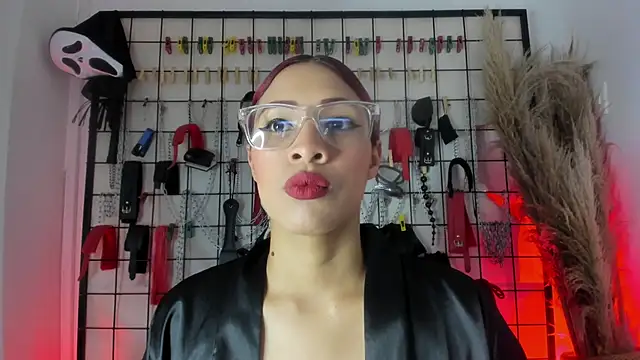 charrlotte quinn online show from 11-28-25, 03:12