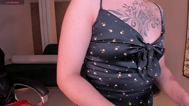 MollySundersX online show from 06-26-26, 08:14