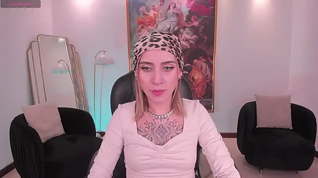 MollySundersX online show from 03-25-26, 04:12