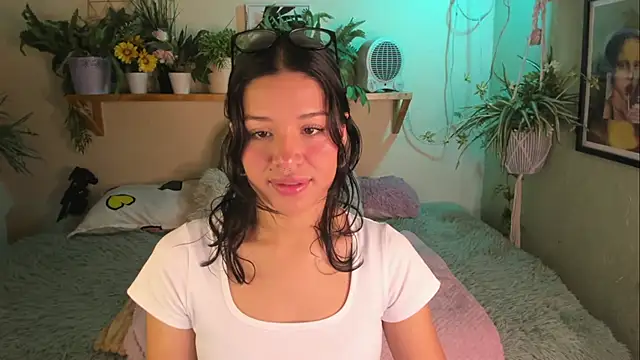 Snapshot of MiaaRose chatting on 06-27-26, 04:57 MiaaRose online show from 06-27-26, 04:57