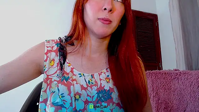 lanaturner  online show from 10-01-25, 12:27