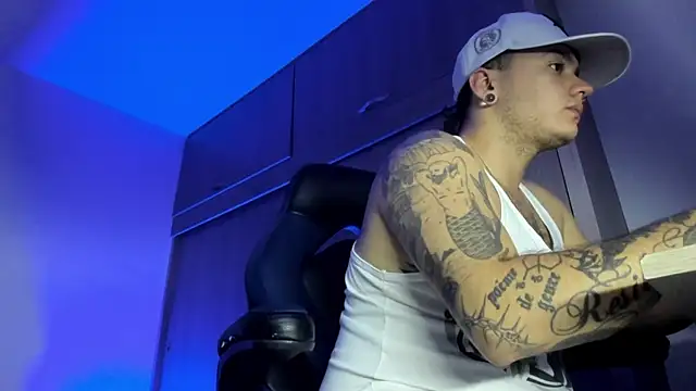 Snapshot of male_pussy chatting on 01-08-26, 02:50 male pussy online show from 01-08-26, 02:50