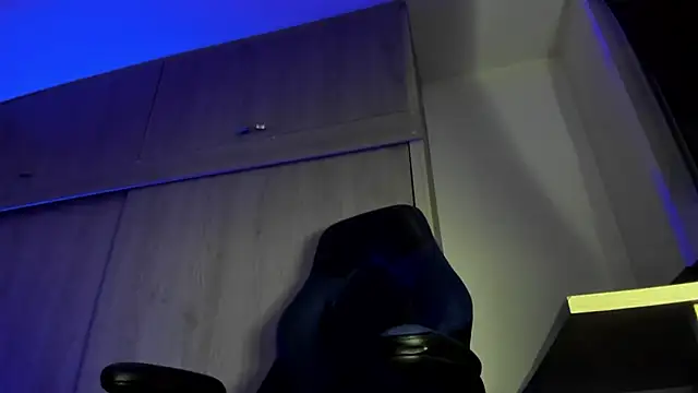 Snapshot of male_pussy chatting on 11-03-25, 01:55 male pussy online show from 11-03-25, 01:55