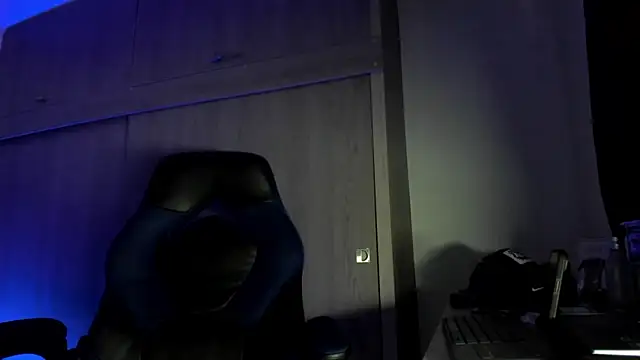 Snapshot of male_pussy chatting on 12-04-25, 01:04 male pussy online show from 12-04-25, 01:04