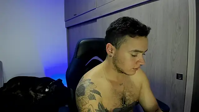 Snapshot of male_pussy chatting on 01-15-26, 04:16 male pussy online show from 01-15-26, 04:16