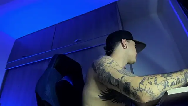 Snapshot of male_pussy chatting on 12-19-25, 10:34 male pussy online show from 12-19-25, 10:34