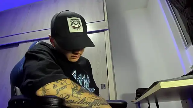 Snapshot of male_pussy chatting on 12-18-25, 03:11 male pussy online show from 12-18-25, 03:11