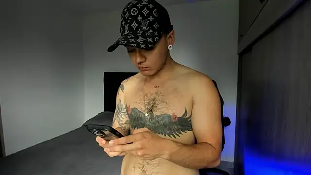 Snapshot of male_pussy chatting on 04-24-26, 05:15 male pussy online show from 04-24-26, 05:15