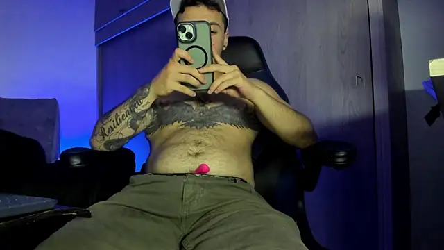 Snapshot of male_pussy chatting on 12-22-25, 04:12 male pussy online show from 12-22-25, 04:12