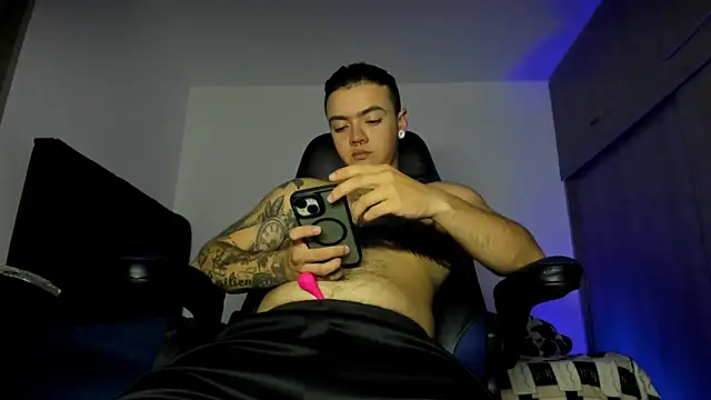 Snapshot of male_pussy chatting on 10-29-25, 03:38 male pussy online show from 10-29-25, 03:38