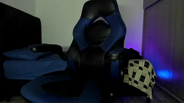 Snapshot of male_pussy chatting on 10-28-25, 05:29 male pussy online show from 10-28-25, 05:29