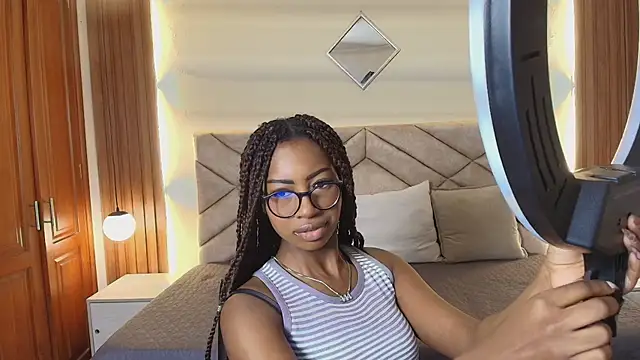 Snapshot of Raquel_jones chatting on 05-19-26, 12:34 Raquel jones online show from 05-19-26, 12:34