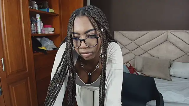 Raquel jones online show from 10-27-25, 07:15