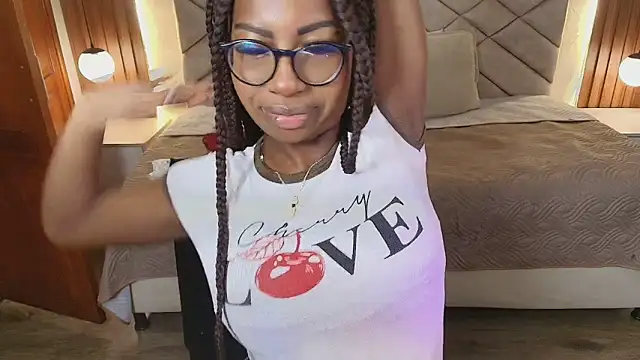 Snapshot of Raquel_jones chatting on 06-16-26, 12:16 Raquel jones online show from 06-16-26, 12:16