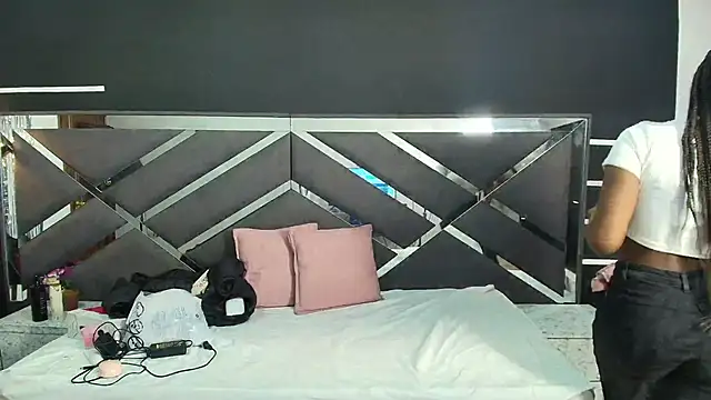 Raquel jones online show from 11-26-25, 07:25