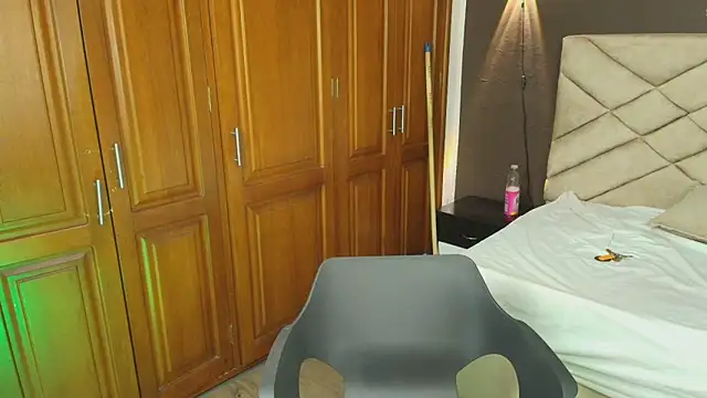 Raquel jones online show from 09-29-25, 07:41