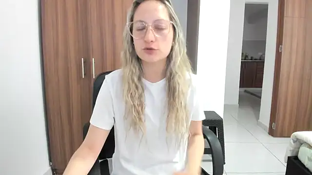 Adele johnsonn1 online show from 09-17-25, 04:09