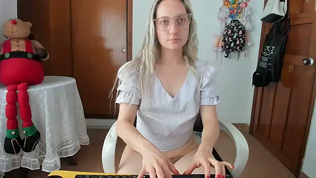 Adele johnsonn1 online show from 05-15-26, 06:39