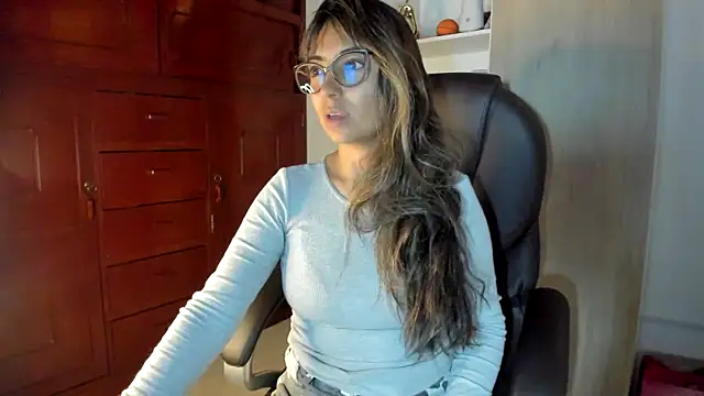 Isabellaa22 1 online show from 02-22-26, 05:10