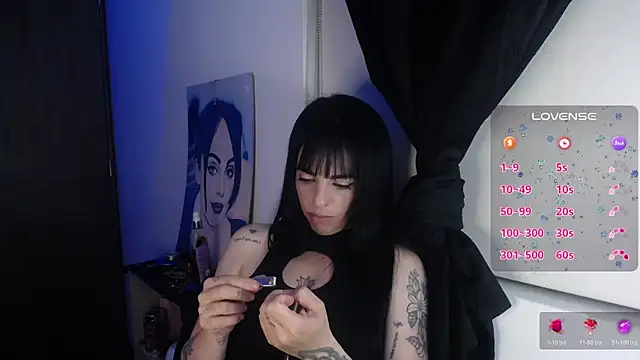 Snapshot of violett_honney chatting on 06-08-26, 01:28 violett honney online show from 06-08-26, 01:28