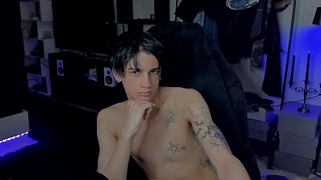 Snapshot of MarkBrowniii chatting on 06-11-26, 12:32 MarkBrowniii online show from 06-11-26, 12:32