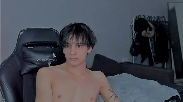 Snapshot of MarkBrowniii chatting on 01-15-25, 08:26 MarkBrowniii online show from 01-15-25, 08:26