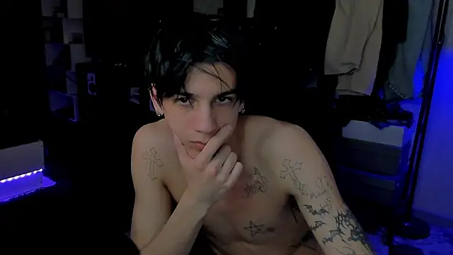 Snapshot of MarkBrowniii chatting on 05-22-26, 01:36 MarkBrowniii online show from 05-22-26, 01:36
