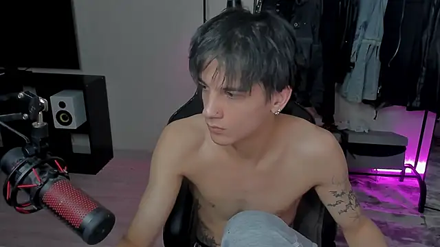 Snapshot of MarkBrowniii chatting on 02-17-25, 05:55 MarkBrowniii online show from 02-17-25, 05:55