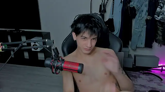 Snapshot of MarkBrowniii chatting on 03-15-25, 11:39 MarkBrowniii online show from 03-15-25, 11:39