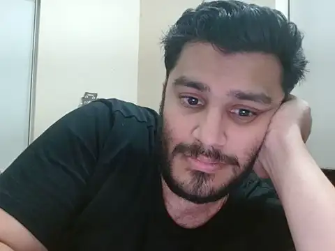 Snapshot of robintoit chatting on 05-23-26, 01:32 robintoit online show from 05-23-26, 01:32