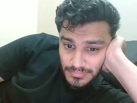 Snapshot of robintoit chatting on 06-17-26, 02:49 robintoit online show from 06-17-26, 02:49