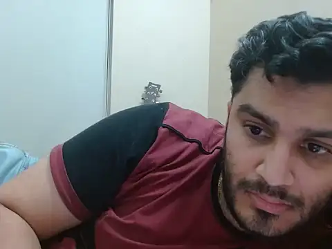 Snapshot of robintoit chatting on 06-11-26, 04:59 robintoit online show from 06-11-26, 04:59