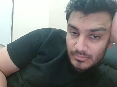 Snapshot of robintoit chatting on 06-27-26, 04:35 robintoit online show from 06-27-26, 04:35