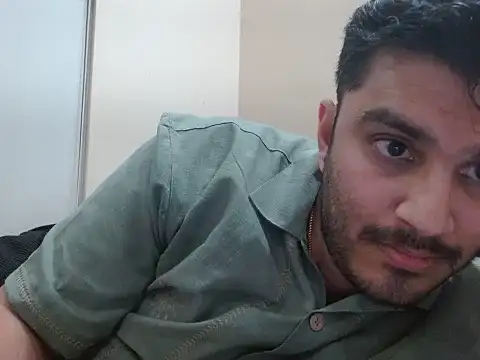 Snapshot of robintoit chatting on 04-27-26, 02:59 robintoit online show from 04-27-26, 02:59
