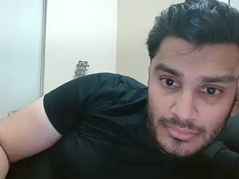 Snapshot of robintoit chatting on 06-03-26, 05:28 robintoit online show from 06-03-26, 05:28