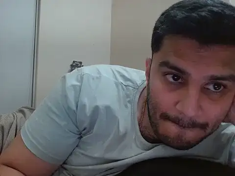 Snapshot of robintoit chatting on 04-23-26, 02:40 robintoit online show from 04-23-26, 02:40