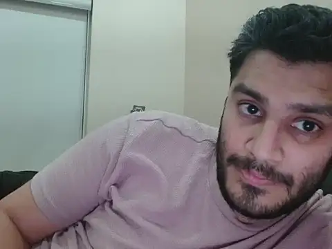Snapshot of robintoit chatting on 05-14-26, 04:48 robintoit online show from 05-14-26, 04:48
