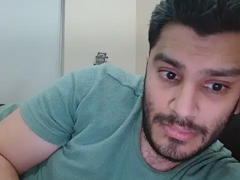 Snapshot of robintoit chatting on 05-10-26, 06:10 robintoit online show from 05-10-26, 06:10